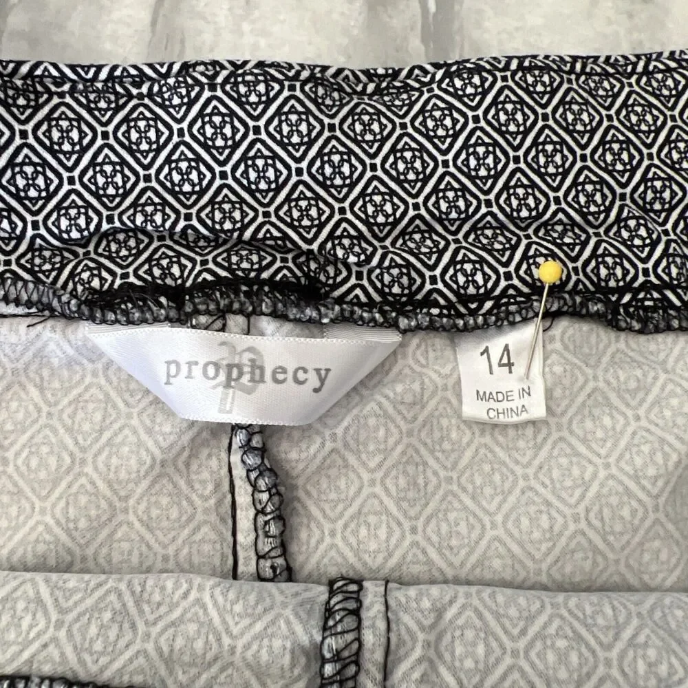 Prophecy Women's Skort Skirt Size 14 Navy Blue Print Stretch Golf Sporty Casual
